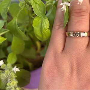 Gorgeous diamond 10K gold ring ✨